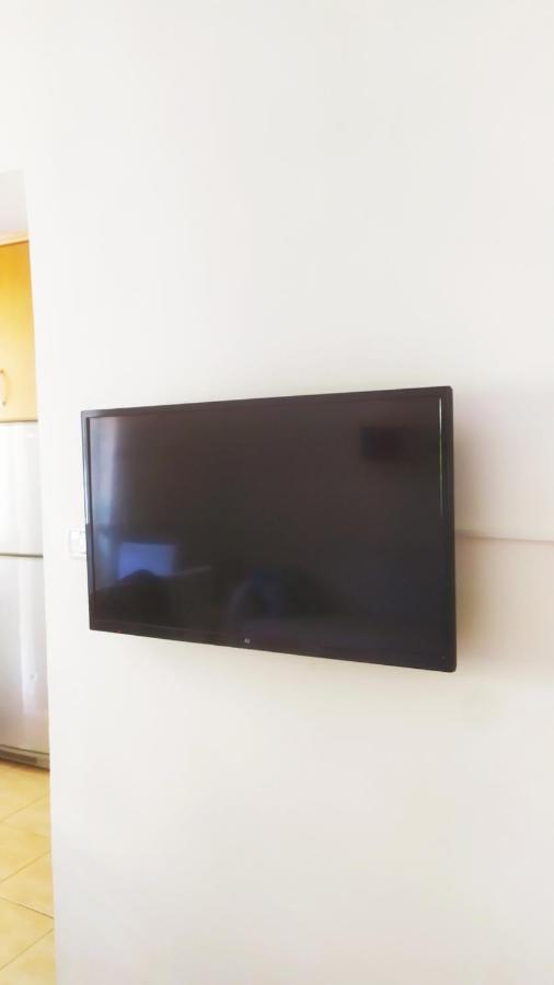 Central Apartment, Fully Equipped Himare Bagian luar foto