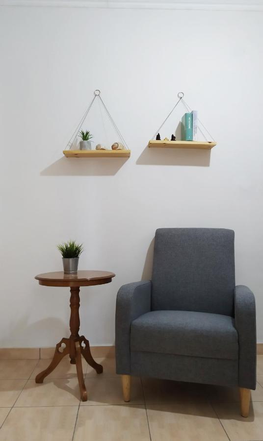 Central Apartment, Fully Equipped Himare Bagian luar foto