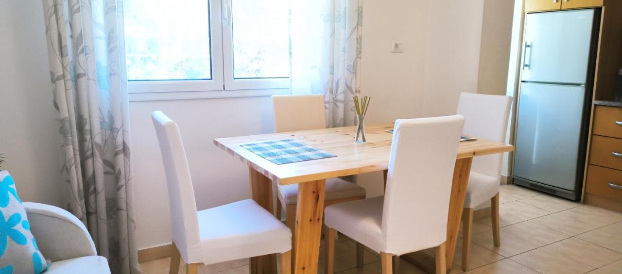 Central Apartment, Fully Equipped Himare Bagian luar foto