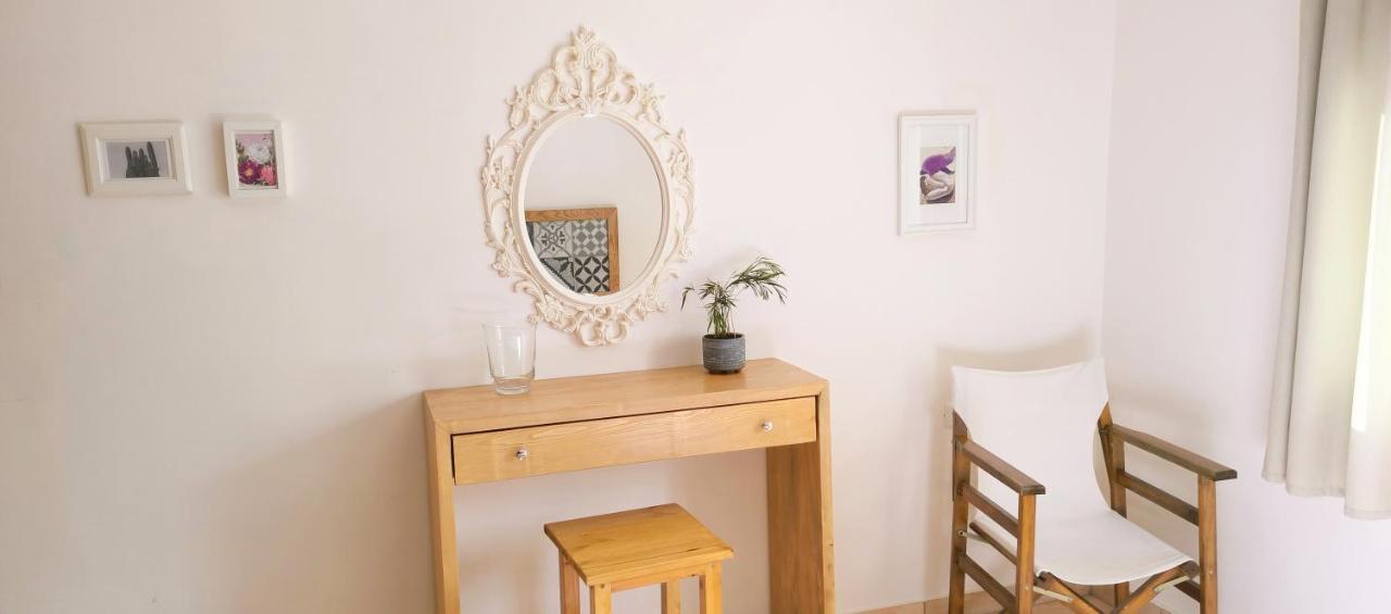 Central Apartment, Fully Equipped Himare Bagian luar foto