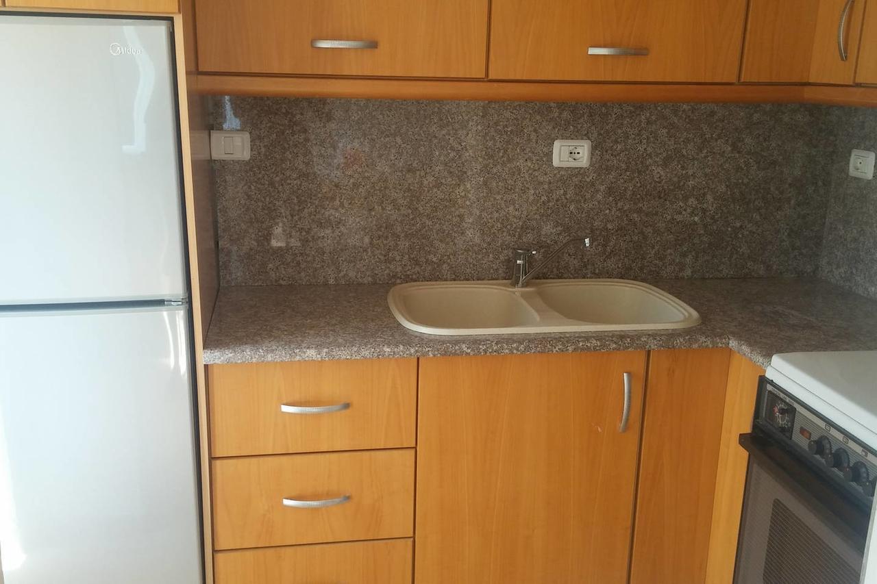 Central Apartment, Fully Equipped Himare Bagian luar foto